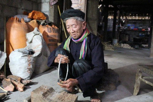 Làng nghề chạm bạc truyền thống của người Dao Hà Giang